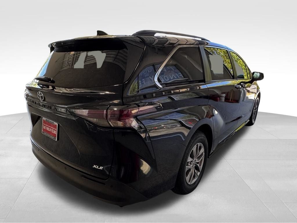 2025 Toyota Sienna XLE 8 Passenger