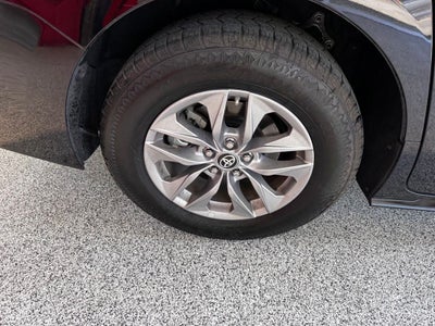 2025 Toyota Sienna XLE 8 Passenger