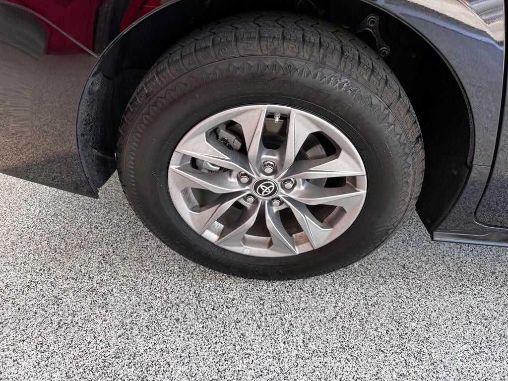 2025 Toyota Sienna XLE 8 Passenger