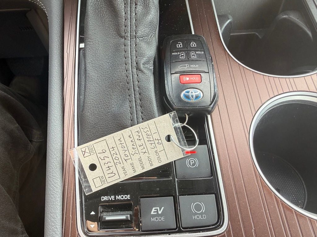 2024 Toyota Sienna XLE