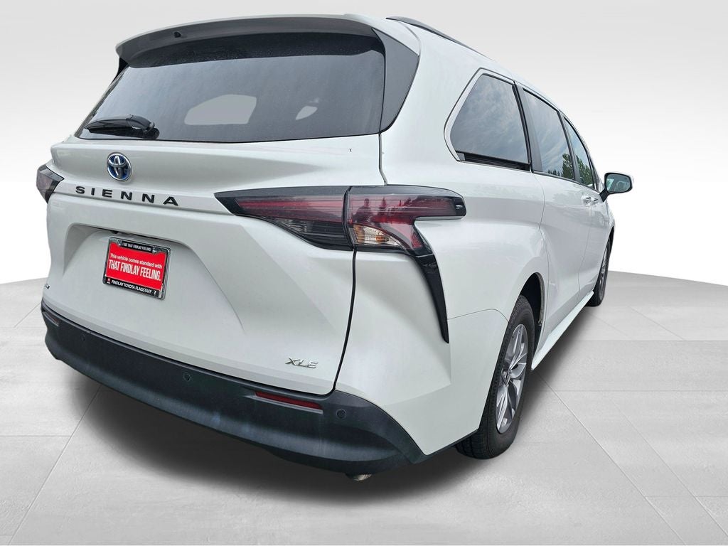 2025 Toyota Sienna XLE 8 Passenger