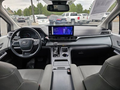 2025 Toyota Sienna XLE 8 Passenger