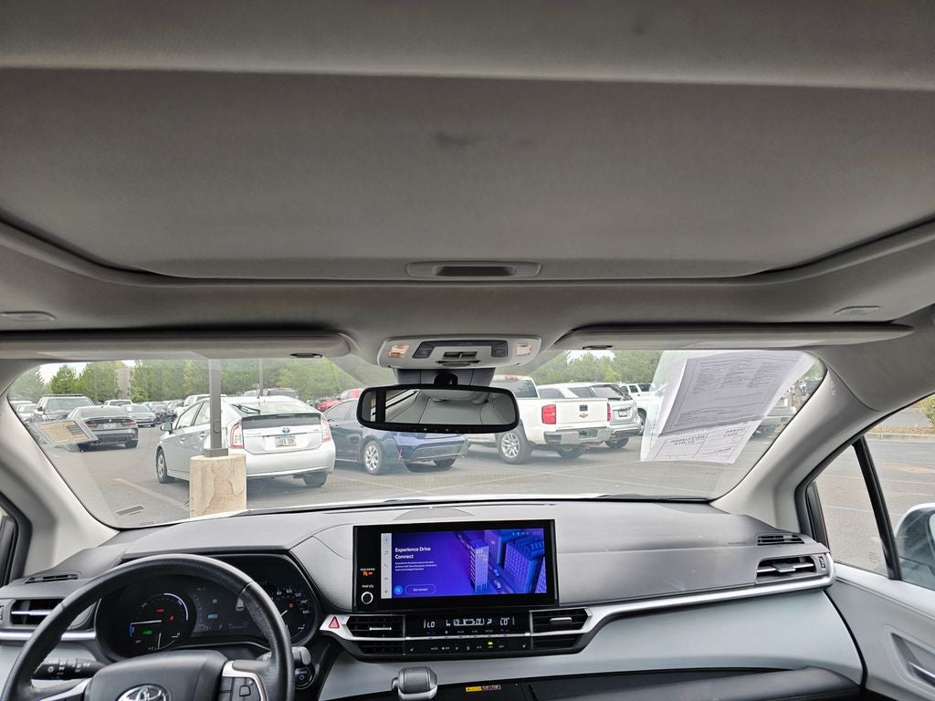 2025 Toyota Sienna XLE 8 Passenger