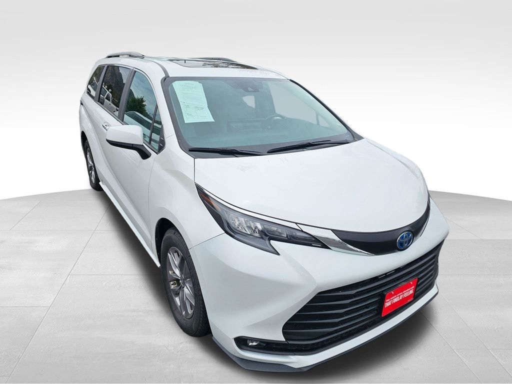 2025 Toyota Sienna XLE 8 Passenger