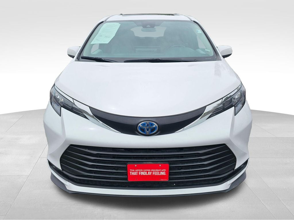 2025 Toyota Sienna XLE 8 Passenger