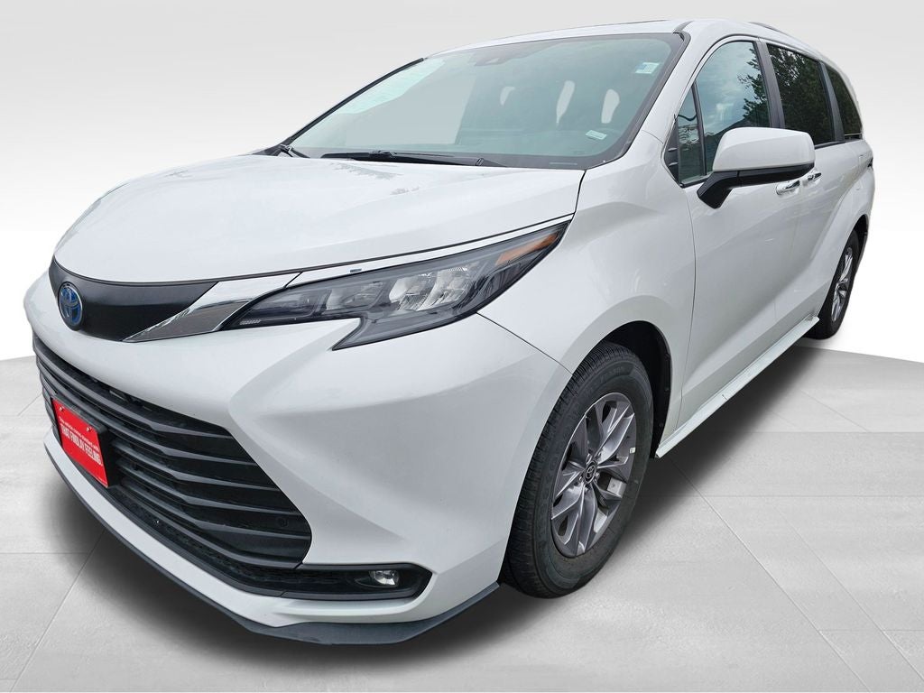 2025 Toyota Sienna XLE 8 Passenger