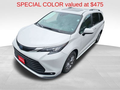 2025 Toyota Sienna XLE 8 Passenger