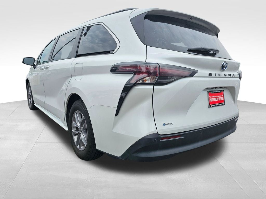 2025 Toyota Sienna XLE 8 Passenger
