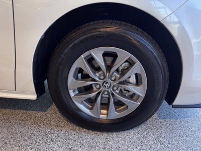 2024 Toyota Sienna XLE 8 Passenger