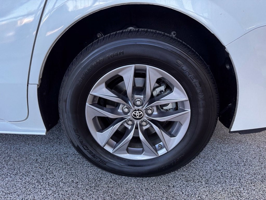 2024 Toyota Sienna XLE 8 Passenger