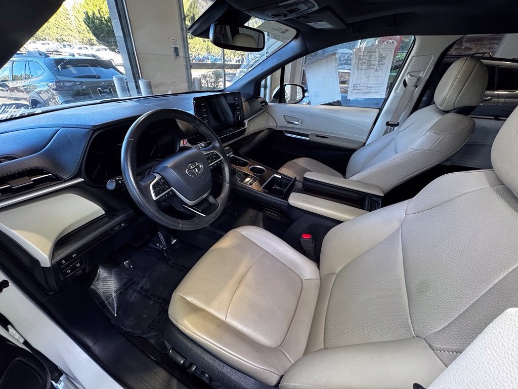 2024 Toyota Sienna XLE 8 Passenger
