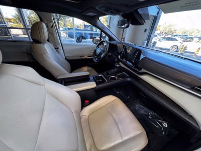 2024 Toyota Sienna XLE 8 Passenger