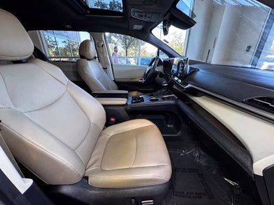 2024 Toyota Sienna XLE 8 Passenger