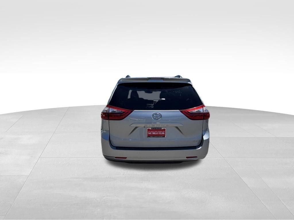 2020 Toyota Sienna XLE 8 Passenger