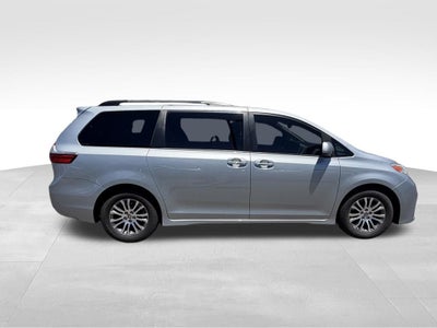 2020 Toyota Sienna XLE 8 Passenger