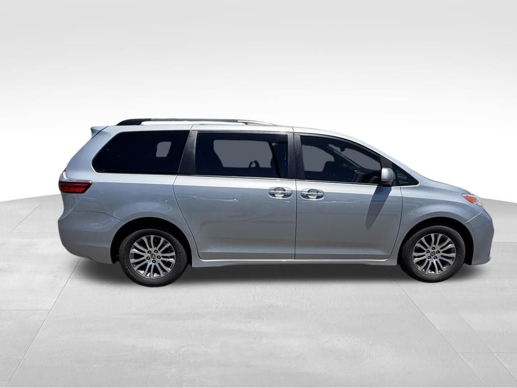 2020 Toyota Sienna XLE 8 Passenger