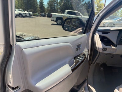 2020 Toyota Sienna XLE 8 Passenger