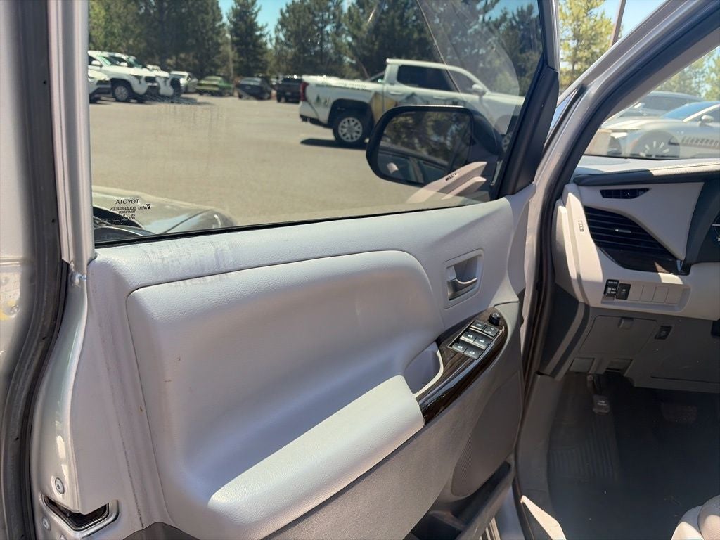 2020 Toyota Sienna XLE 8 Passenger