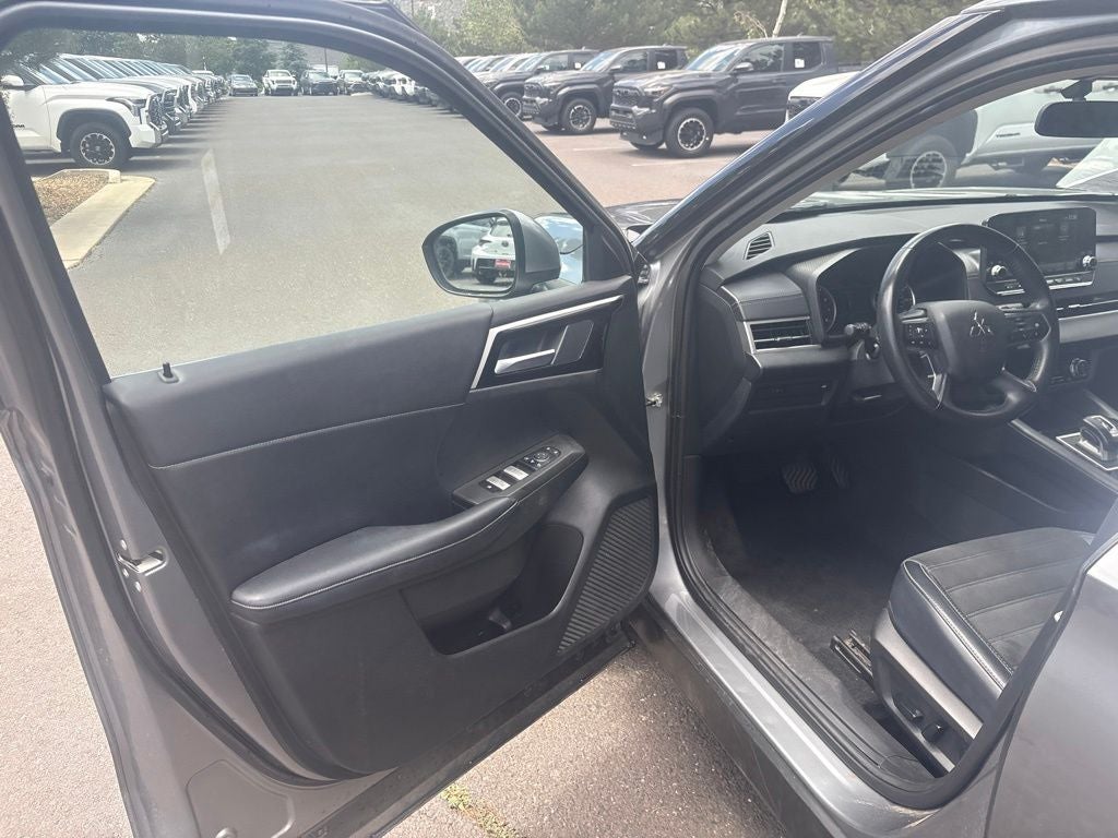 2024 Mitsubishi Outlander SE