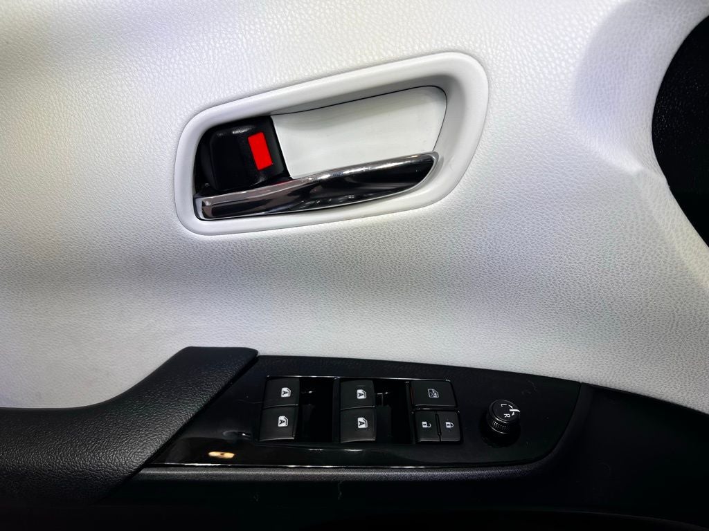 2016 Toyota Prius Three