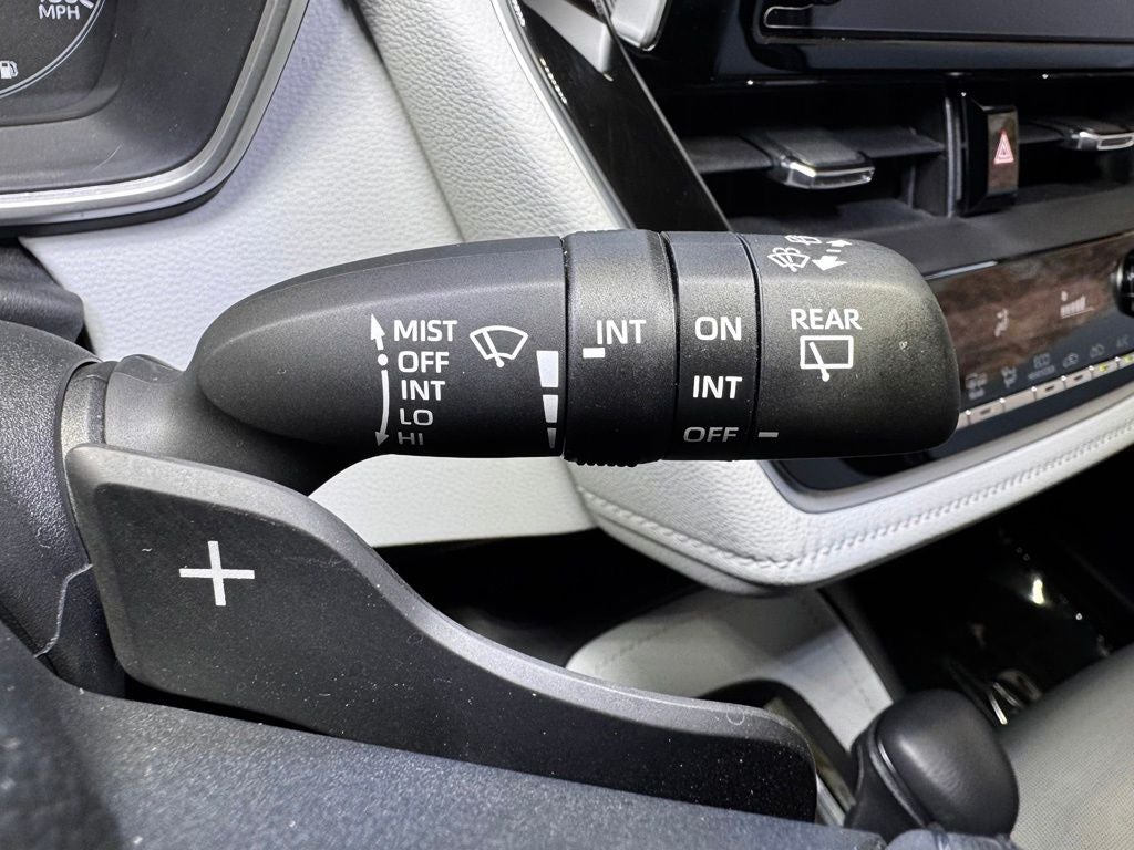 2024 Toyota Corolla Hatchback SE