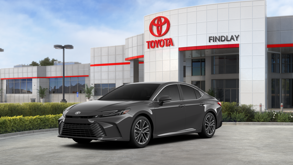 2026 Toyota Camry XLE Hybrid's photo