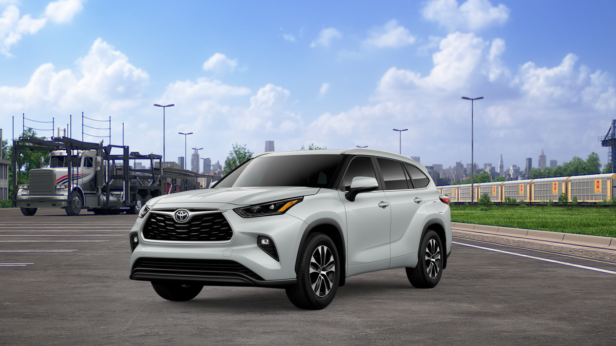 2026 Toyota Highlander XLE AWD's photo