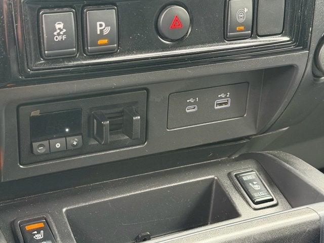 2023 Nissan Titan SV