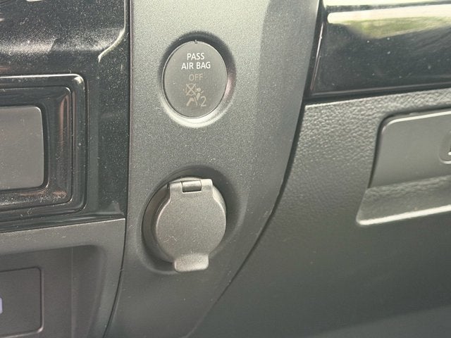 2023 Nissan Titan SV