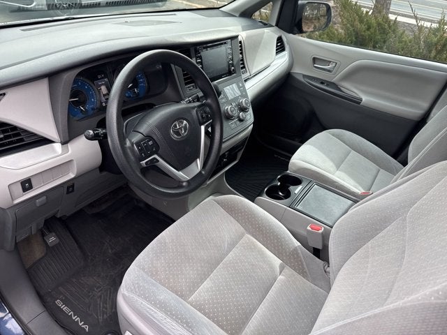 2018 Toyota Sienna LE