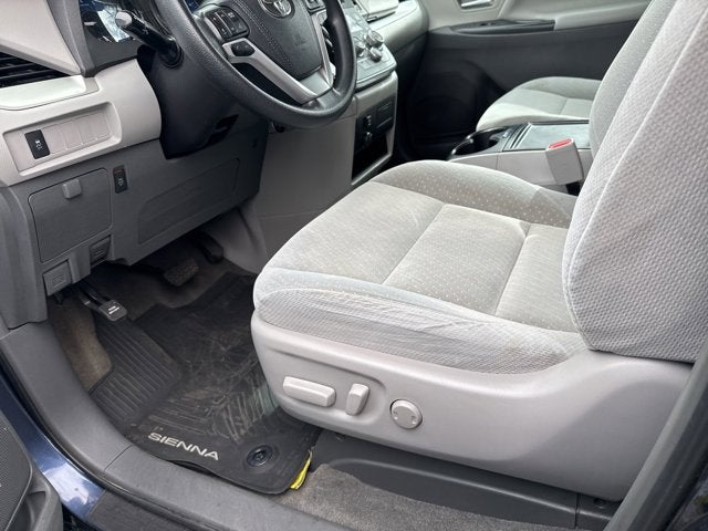 2018 Toyota Sienna LE
