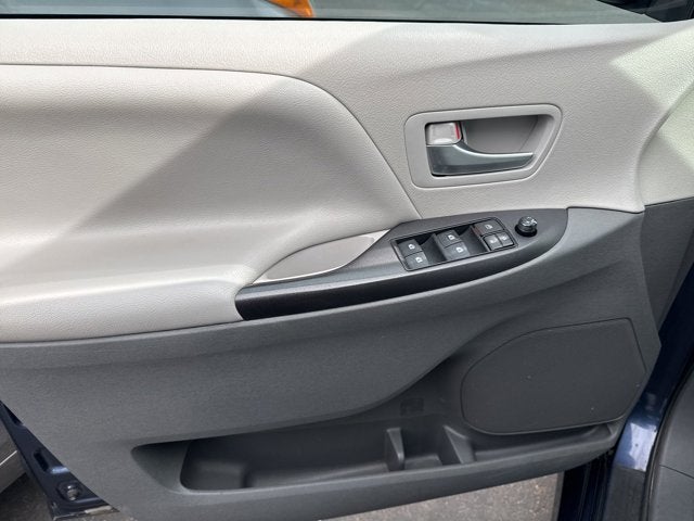 2018 Toyota Sienna LE