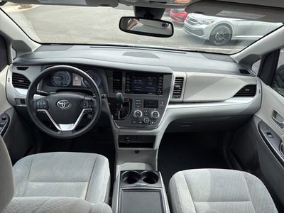 2018 Toyota Sienna LE
