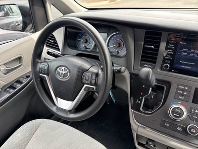 2018 Toyota Sienna LE