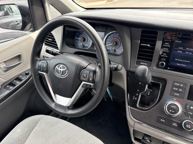 2018 Toyota Sienna LE