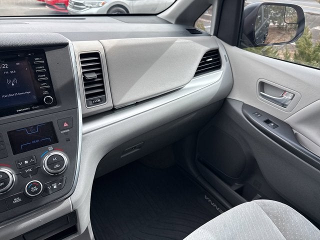 2018 Toyota Sienna LE
