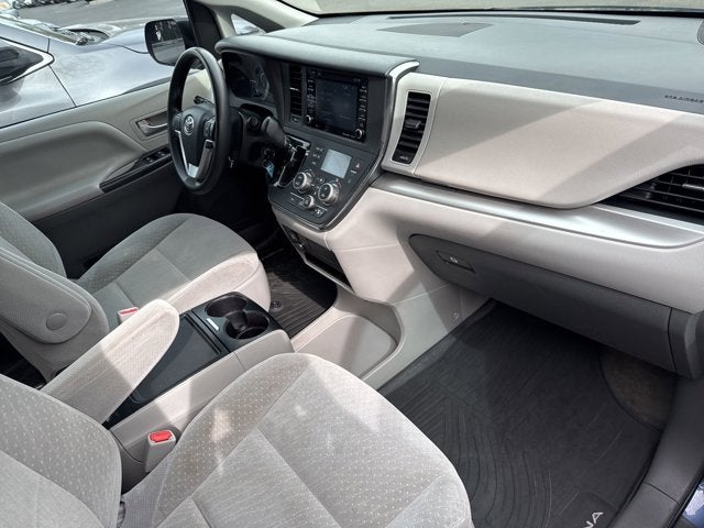 2018 Toyota Sienna LE