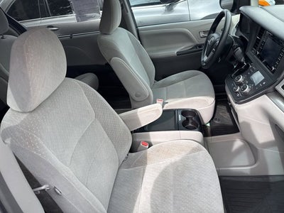 2018 Toyota Sienna LE