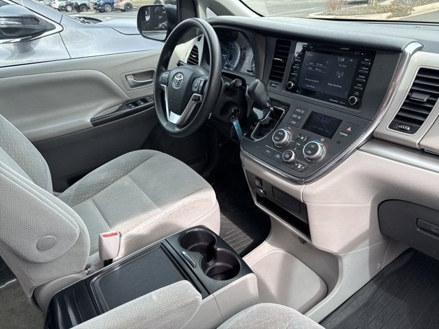2018 Toyota Sienna LE
