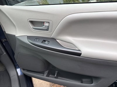 2018 Toyota Sienna LE
